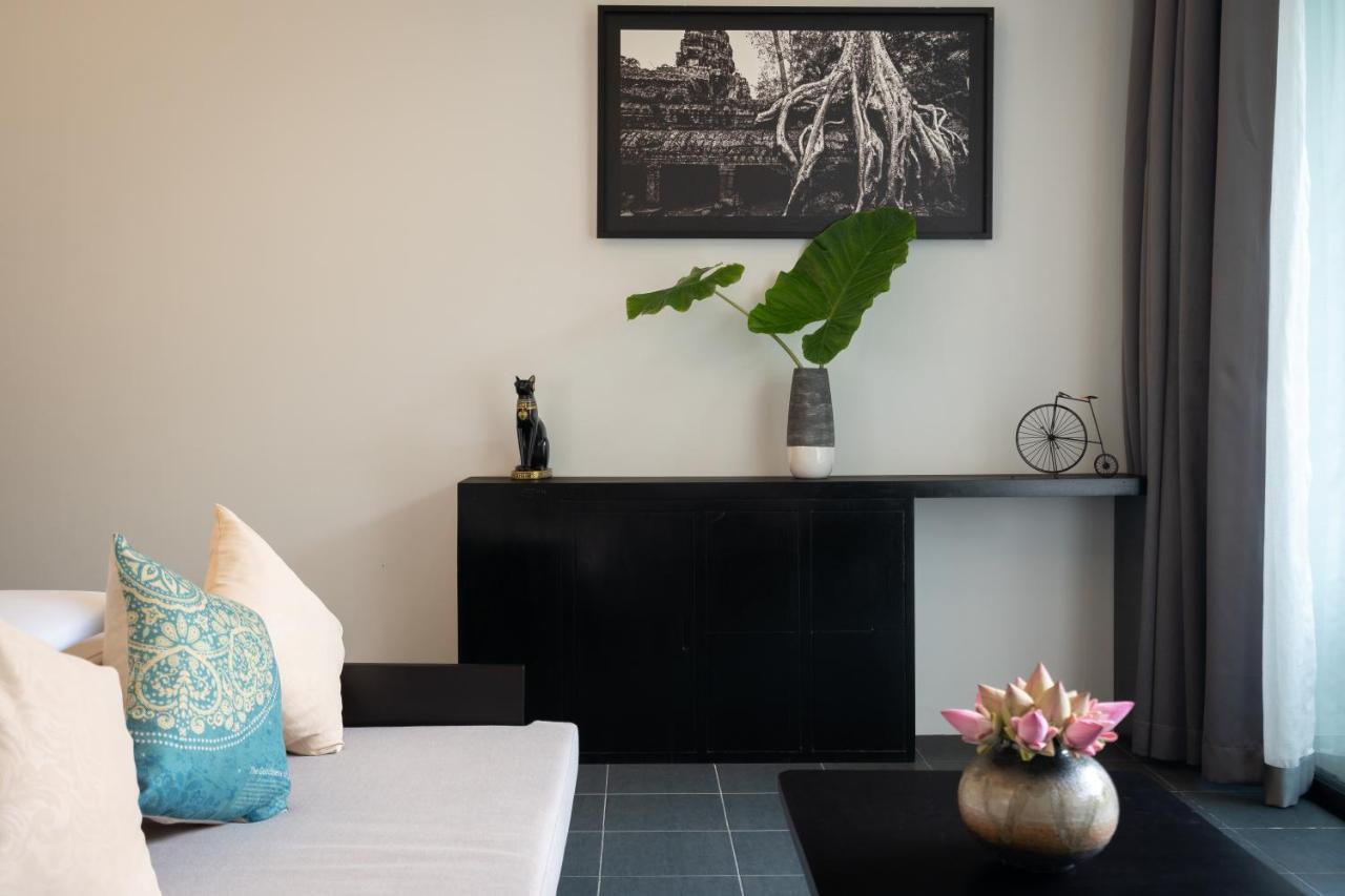 Eightfold Urban Resort Siem Reap Dış mekan fotoğraf A living room in a modern house