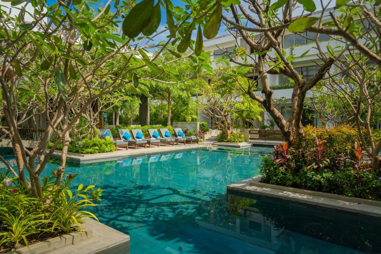 Eightfold Urban Resort Siem Reap Dış mekan fotoğraf The pool at the hotel