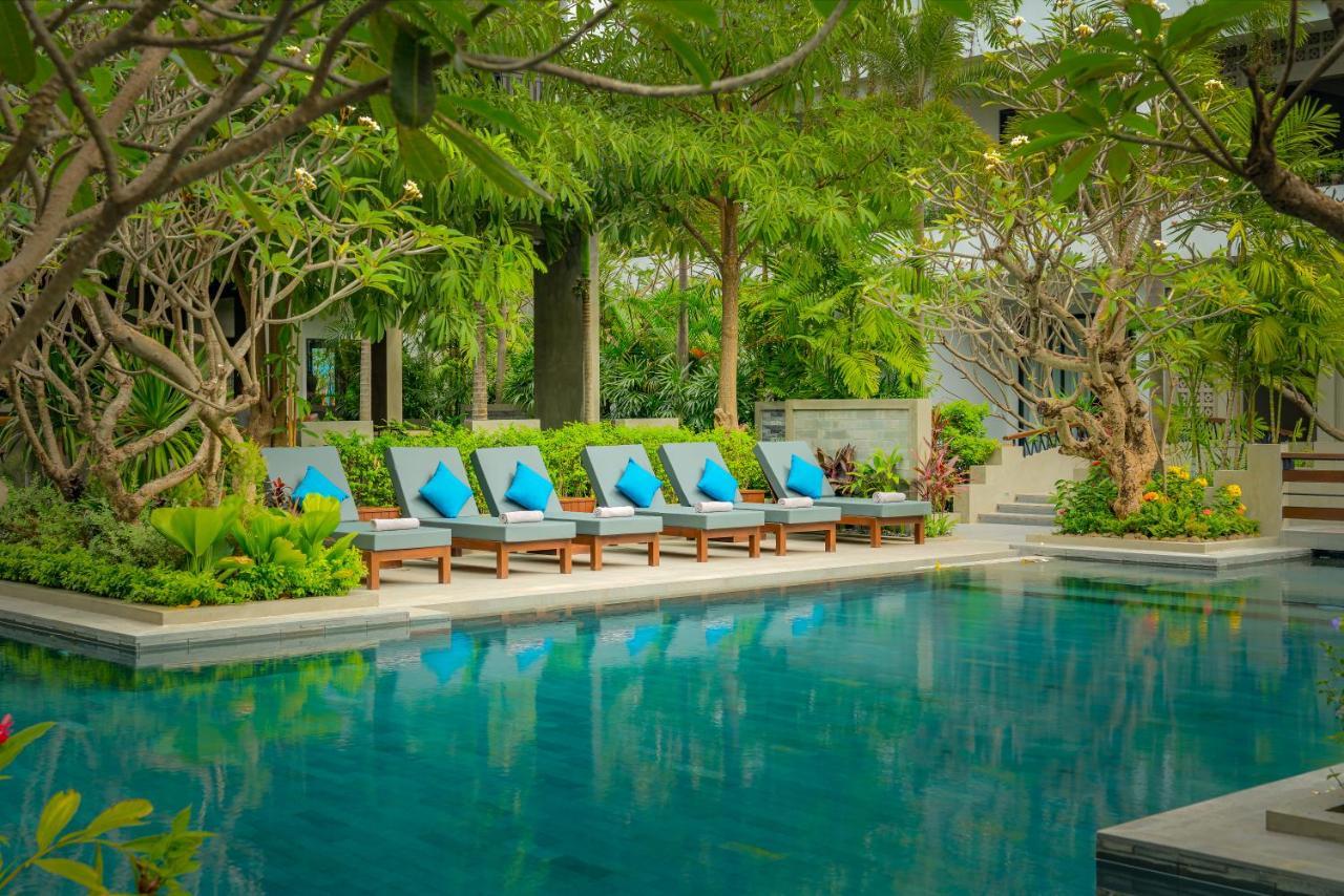 Eightfold Urban Resort Siem Reap Dış mekan fotoğraf The swimming pool at The Sukhothai