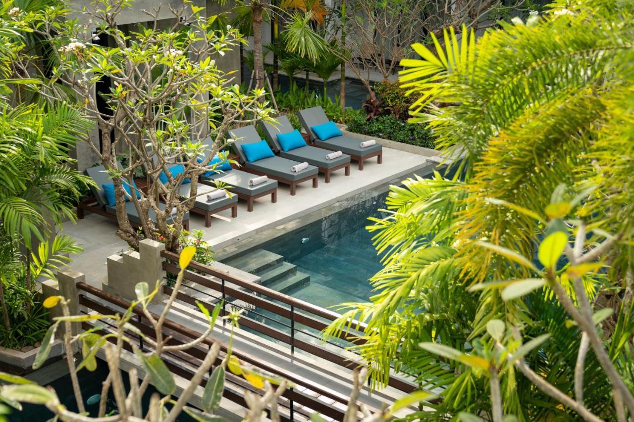 Eightfold Urban Resort Siem Reap Dış mekan fotoğraf The swimming pool at the hotel