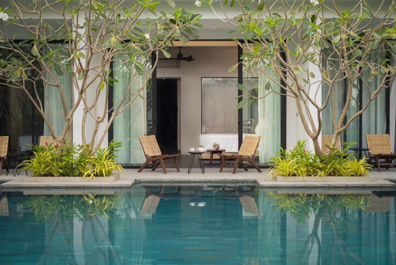 Eightfold Urban Resort Siem Reap Dış mekan fotoğraf The pool at the hotel