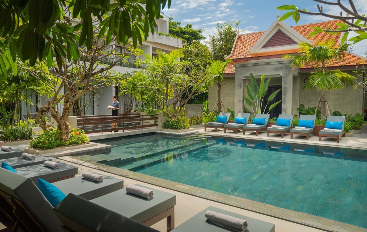 Eightfold Urban Resort Siem Reap Dış mekan fotoğraf The swimming pool at The Library