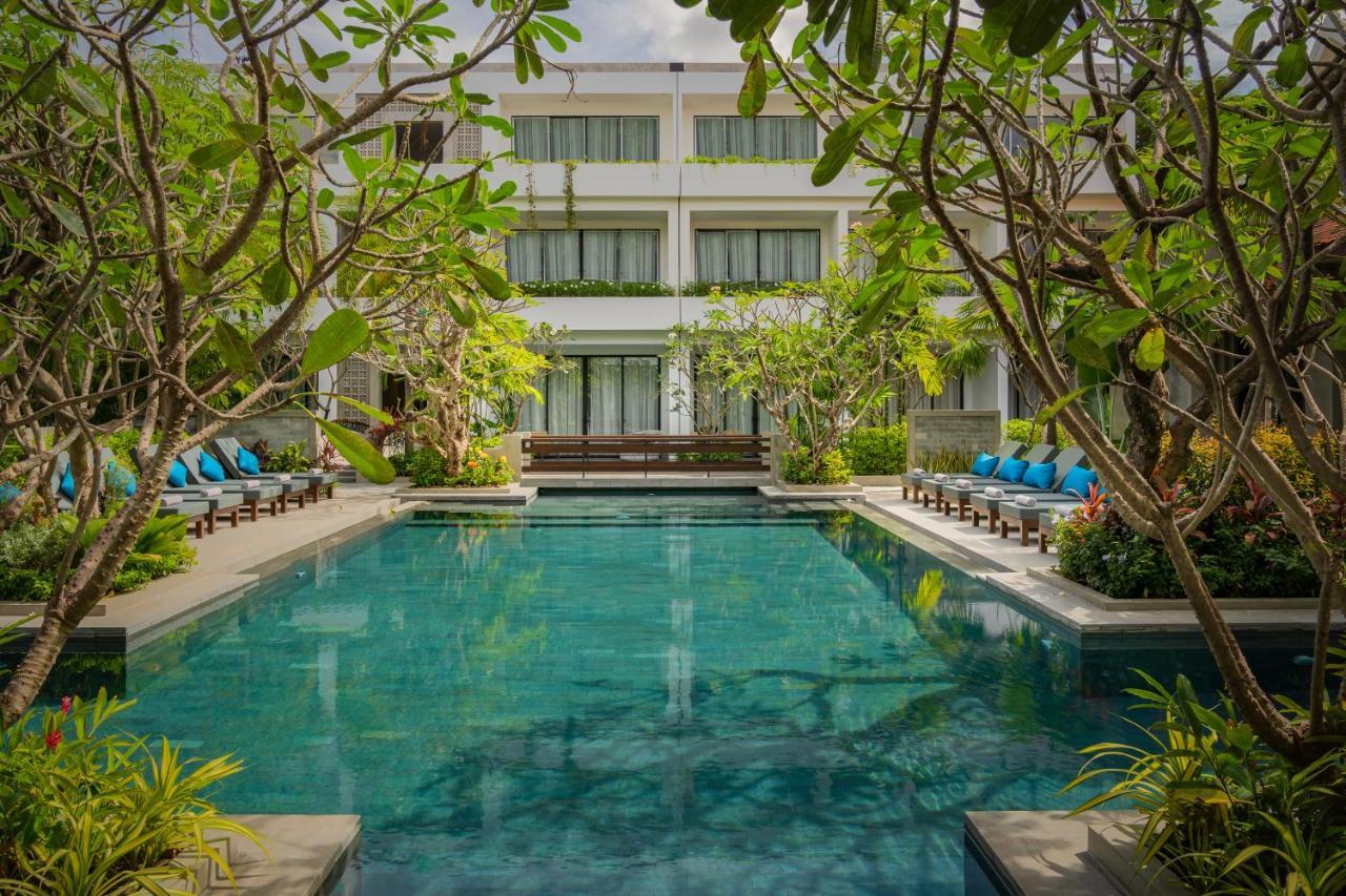 Eightfold Urban Resort Siem Reap Dış mekan fotoğraf The hotel's swimming pool