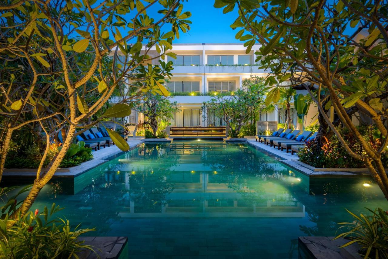 Eightfold Urban Resort Siem Reap Dış mekan fotoğraf The hotel's swimming pool