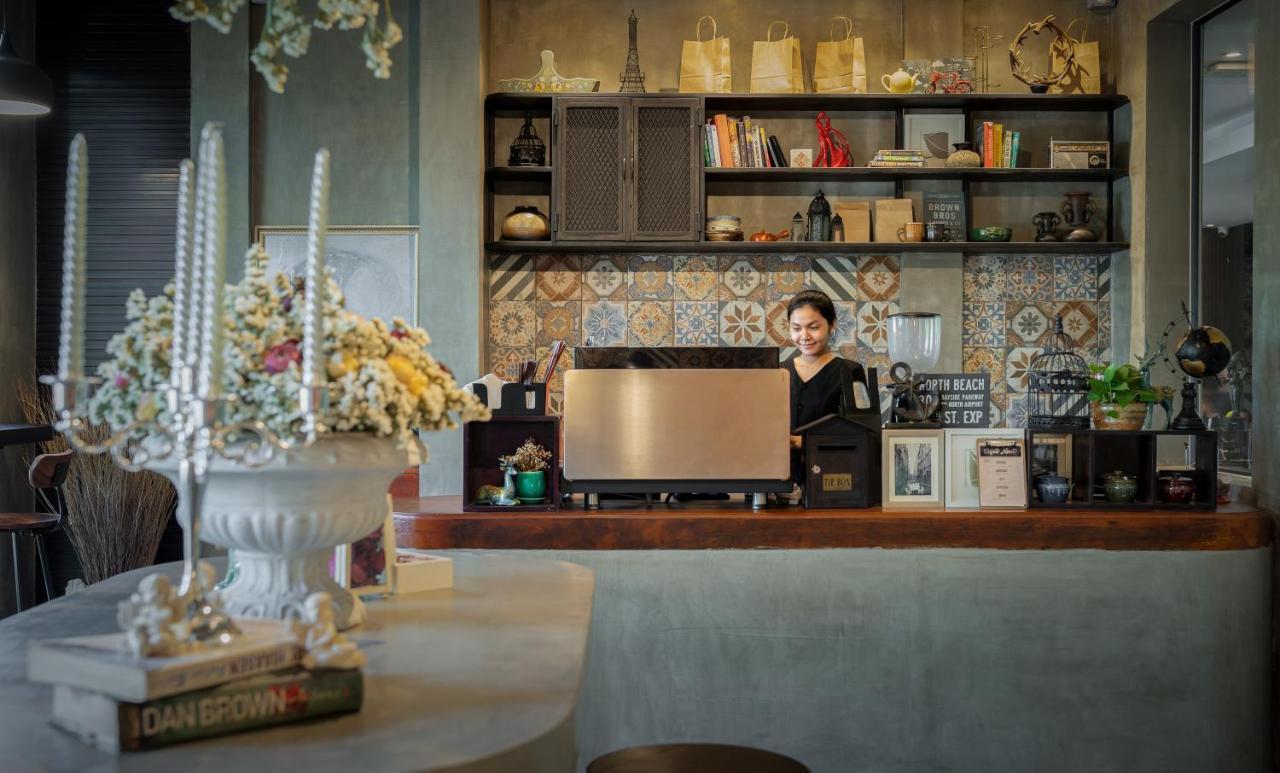 Eightfold Urban Resort Siem Reap Dış mekan fotoğraf A coffee shop in Bangkok, Thailand