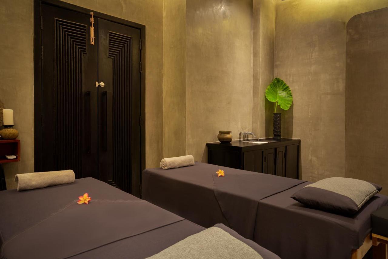 Eightfold Urban Resort Siem Reap Dış mekan fotoğraf A spa treatment room
