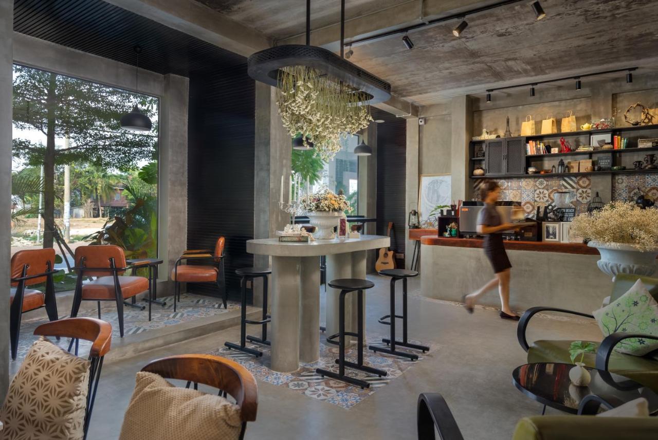 Eightfold Urban Resort Siem Reap Dış mekan fotoğraf Interior of a coffee shop in Bangkok, Thailand
