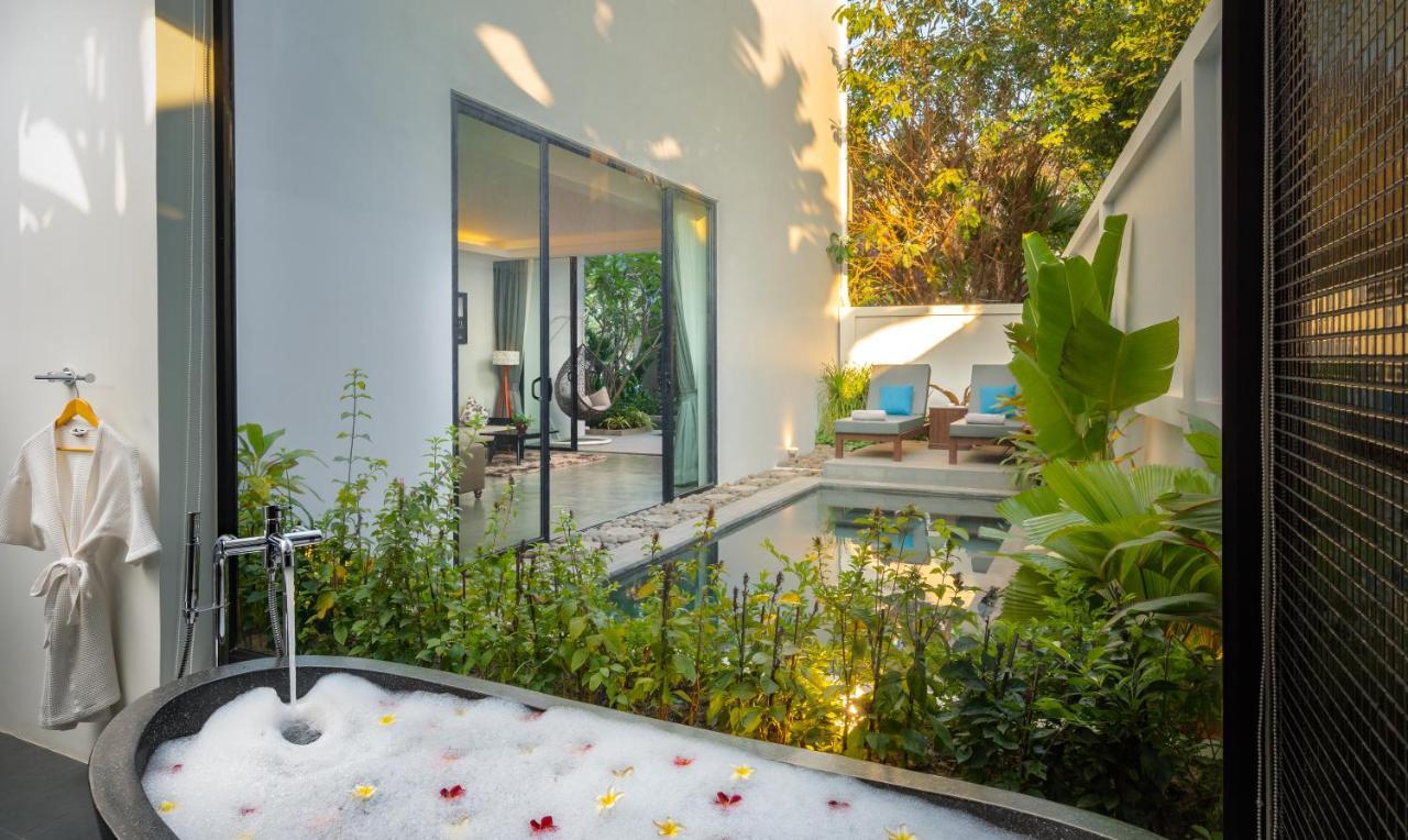 Eightfold Urban Resort Siem Reap Dış mekan fotoğraf A private spa at a hotel