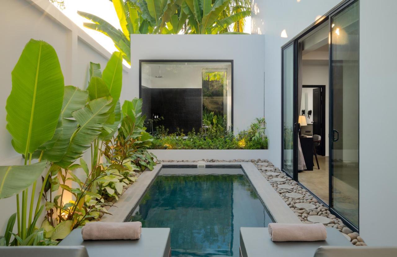 Eightfold Urban Resort Siem Reap Dış mekan fotoğraf A private pool at a hotel