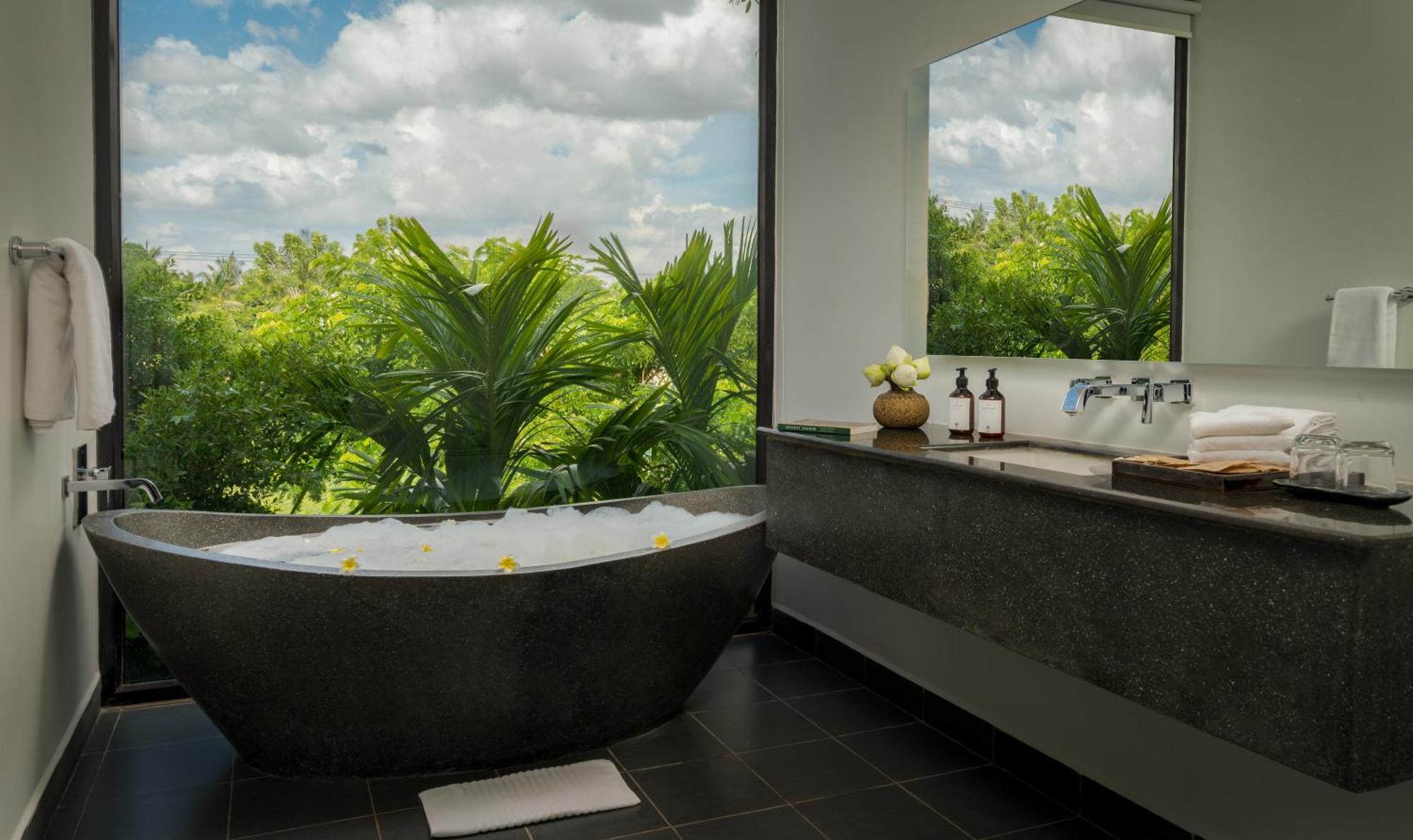 Eightfold Urban Resort Siem Reap Dış mekan fotoğraf Bathroom at the Bvlgari Hotel, Mexico City