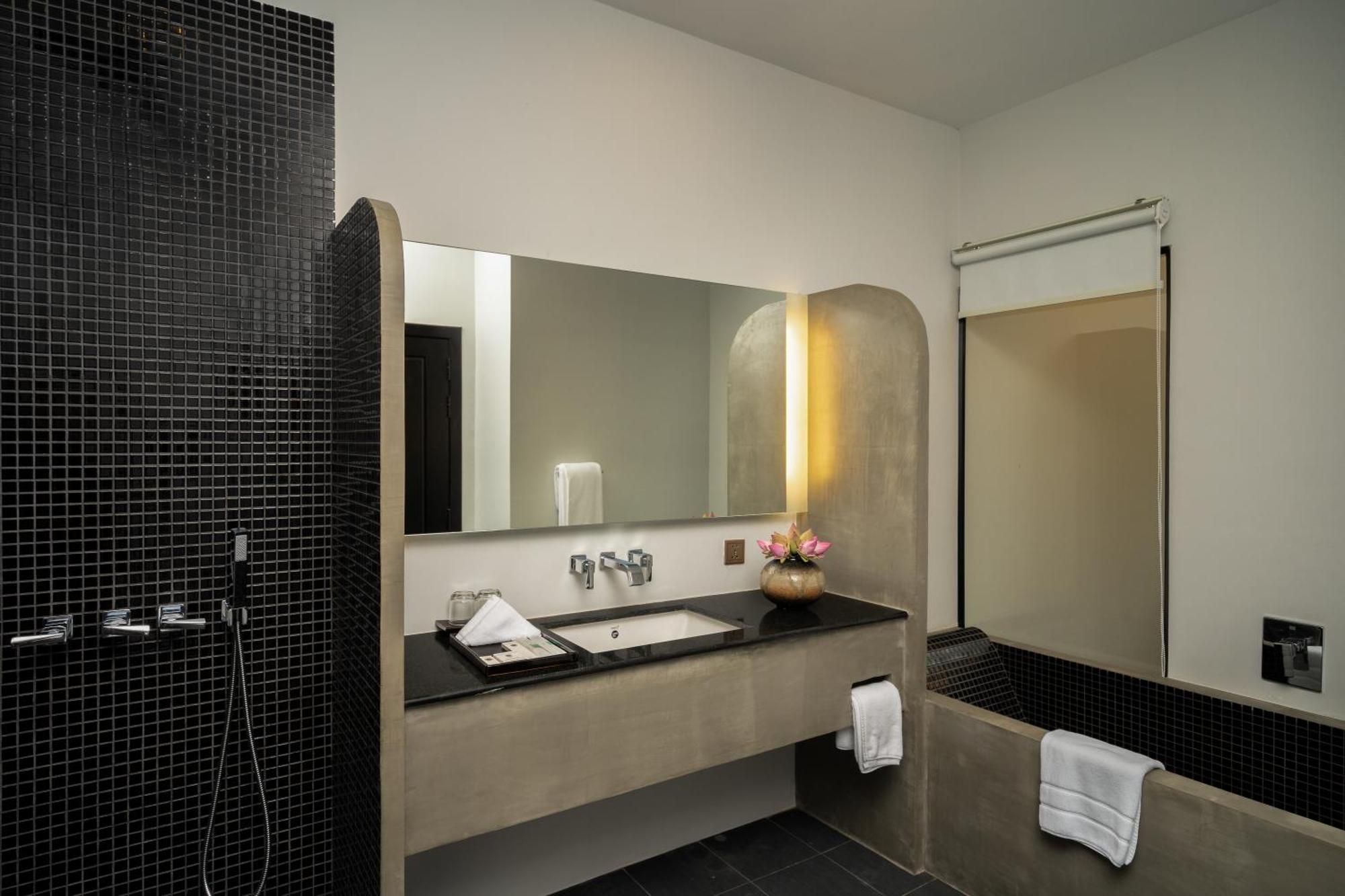 Eightfold Urban Resort Siem Reap Oda fotoğraf Bathroom