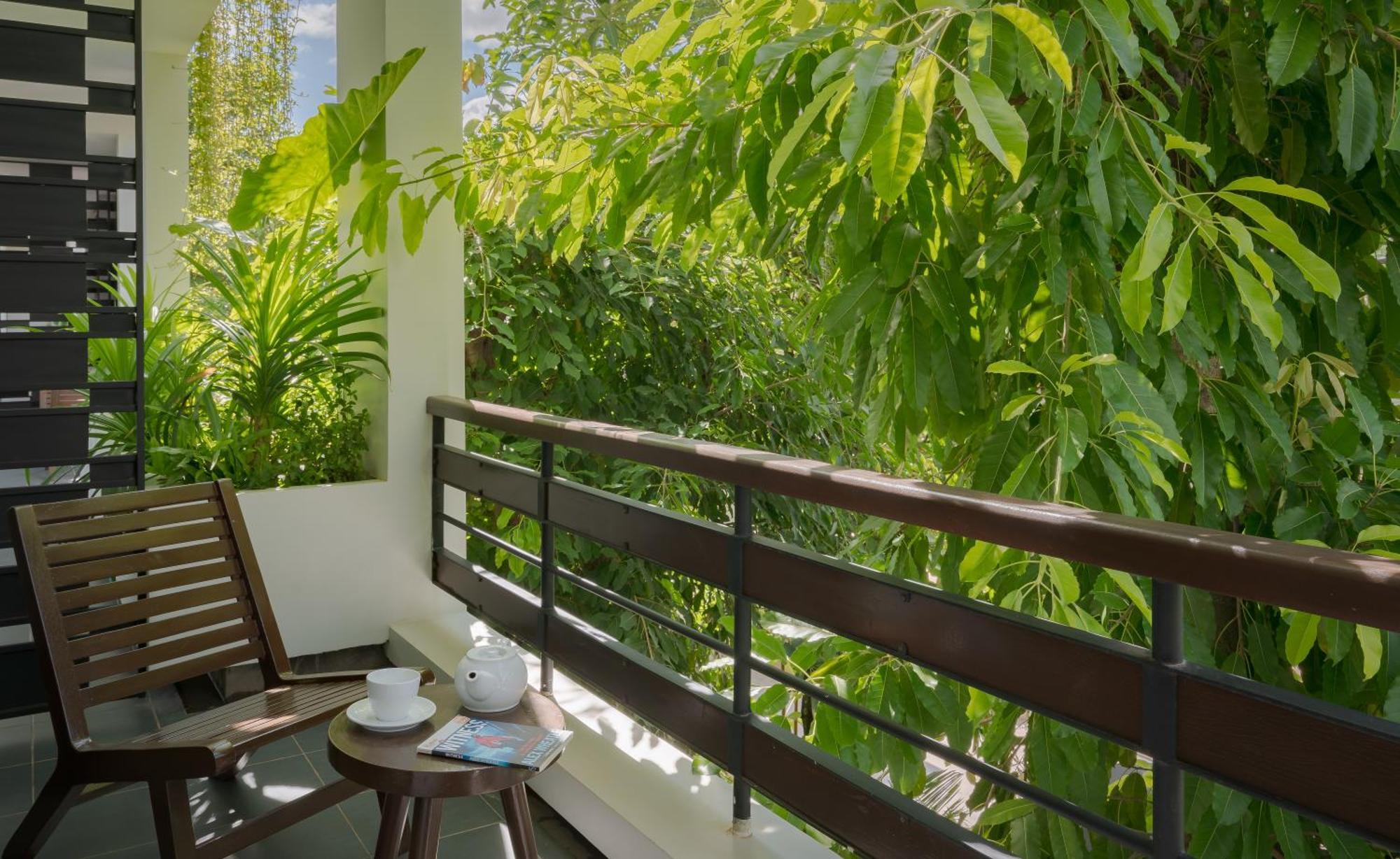 Eightfold Urban Resort Siem Reap Oda fotoğraf A balcony