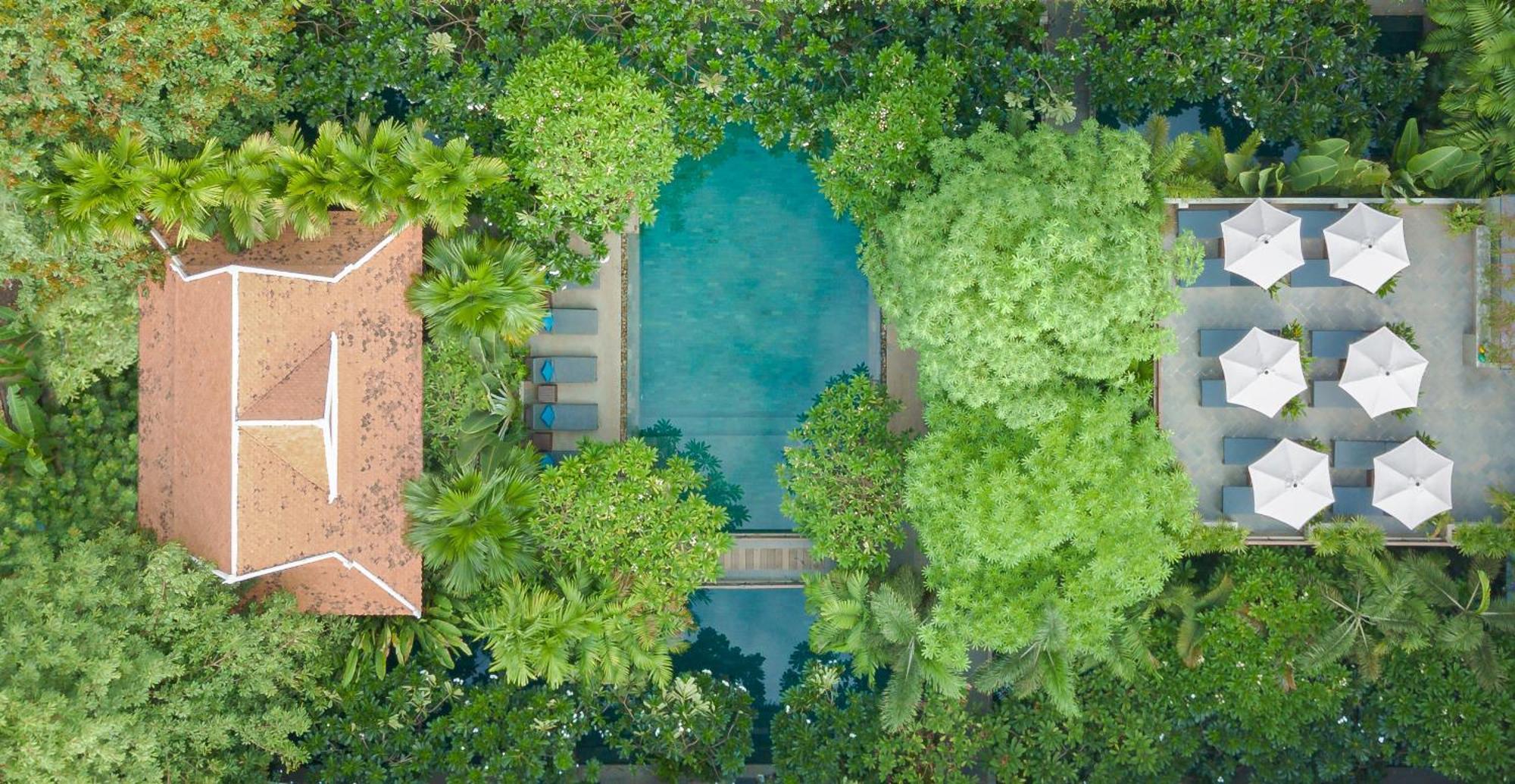Eightfold Urban Resort Siem Reap Dış mekan fotoğraf Aerial view of the pool at the hotel